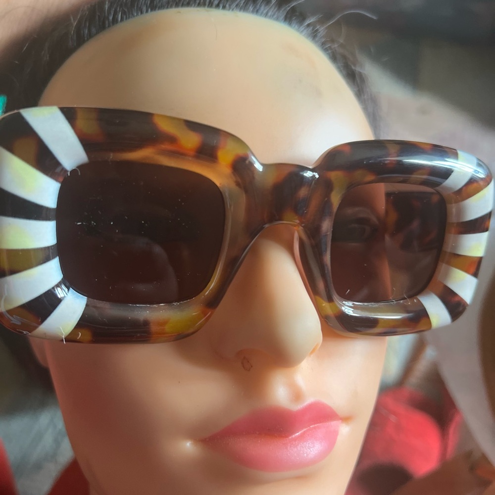 SUNNIES😎 - Picture 4 of 6